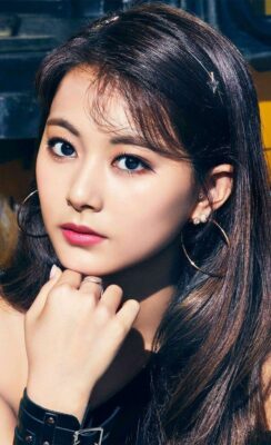 profile-Tzuyu-1