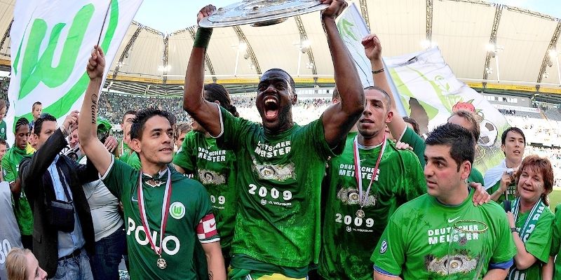 Đội bóng nào có biệt danh là "The Wolves" ở Bundesliga?