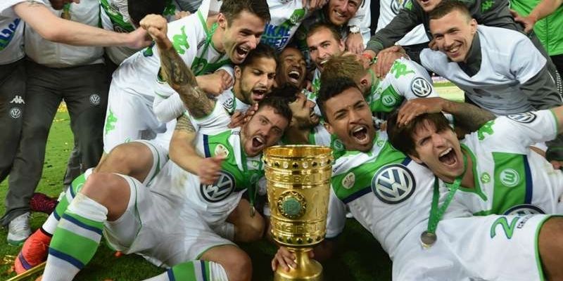 Đội bóng nào có biệt danh là "The Wolves" ở Bundesliga?