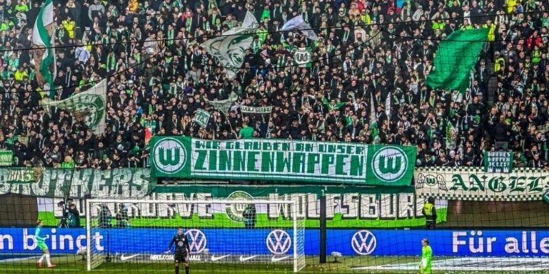 Đội bóng nào có biệt danh là "The Wolves" ở Bundesliga?
