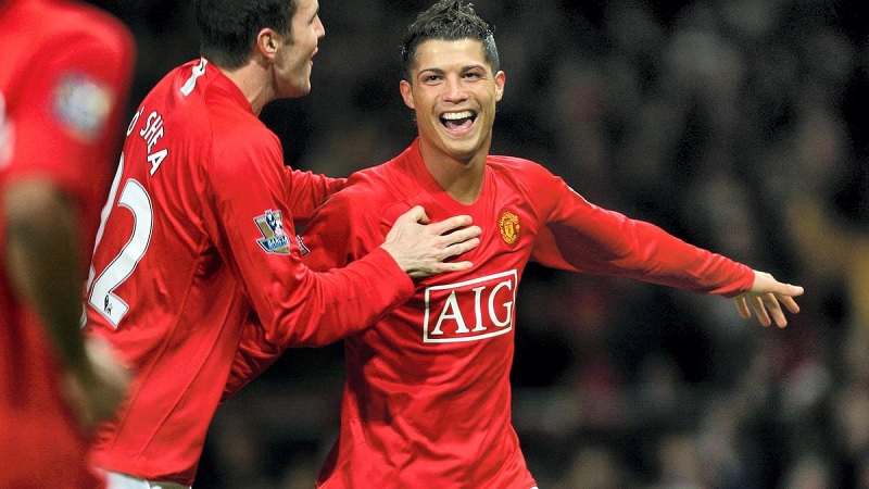 Hat-trick là gì? Kỷ lục hat-trick trong bóng đá