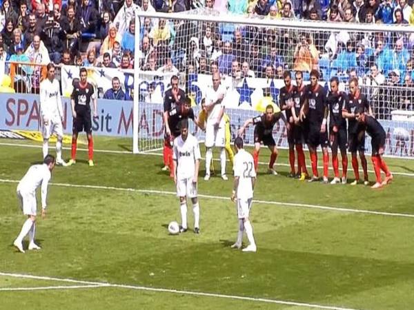 Đá phạt gián tiếp là gì? khi nào được thực hiện đá phạt